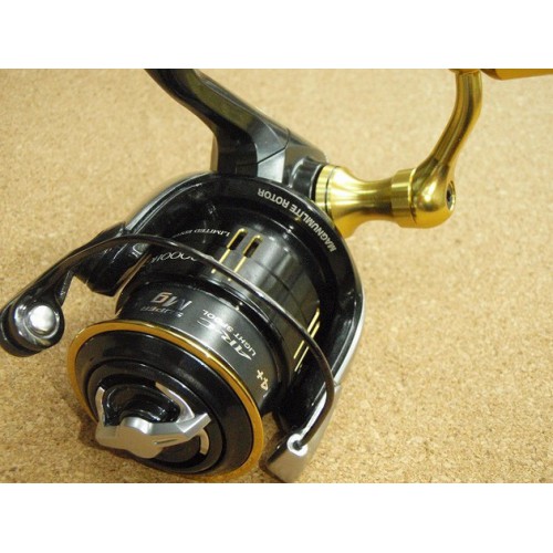 Катушка Shimano 12 Vanquish Limited Edition C2000HGS